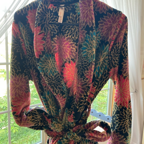 Long Robe - Picture 2 of 2